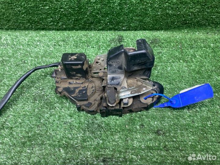 Замок двери задний правый Kia Spectra