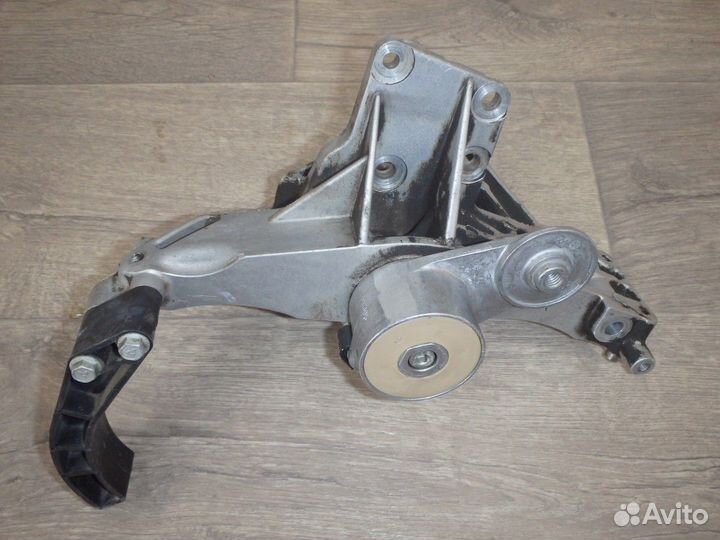 Кронштейн генератора кондиционера Bravo Браво