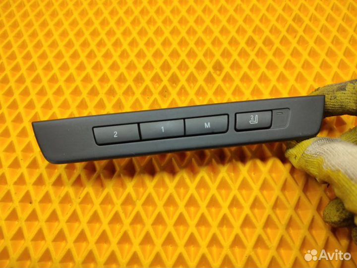 Кнопки памяти сидений Bmw 7 F01 3.0 N54 2010