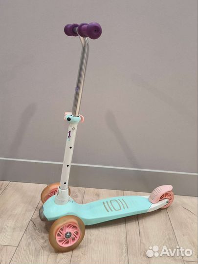 Самокат детский светящийся трехколесный бу