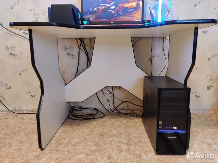 Компьютер с периферией