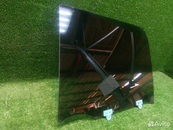 Стекло двери заднее левое Nissan Juke 2011-2016