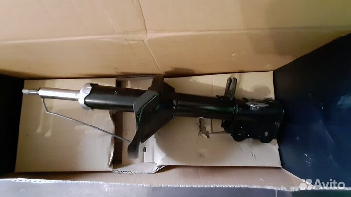 Продаю задние амортизаторы Киа Спектра