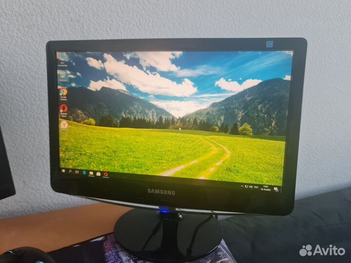 Широкоформатный монитор Samsung 19