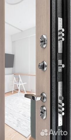 Двери входные с зеркалом