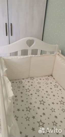 Кроватка с маятником и пеленальный комод