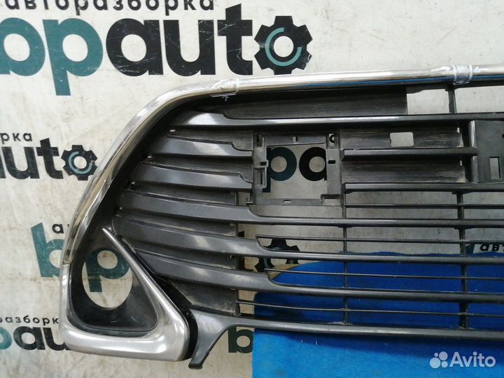 Решетка переднего бампера 53112-33160 Toyota Camry