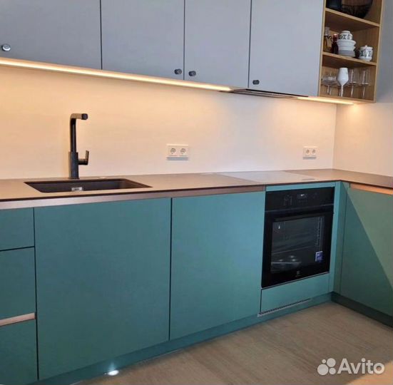 Кухня до потолка