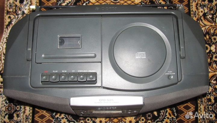 Магнитофон Sony CFD-S37L (CD, радио, кассеты)