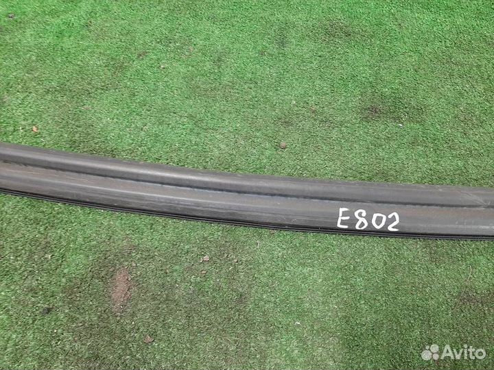 Уплотнитель жабо Peugeot 3008 2010