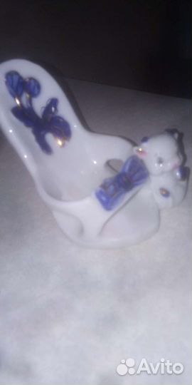 Зайцы,туфелька с чёртом и домик