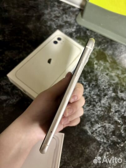 iPhone 11, 64 ГБ