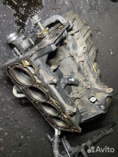 Коленвал с поршневой группой и блоком. Volkswagen