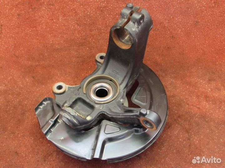 Кулак поворотный передний правый Volvo S60 S80 P3