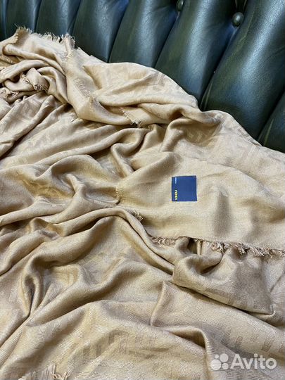 Огромный платок шаль Fendi 140 см Италия