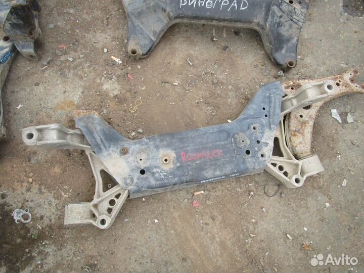 Подрамник передний Skoda Roomster