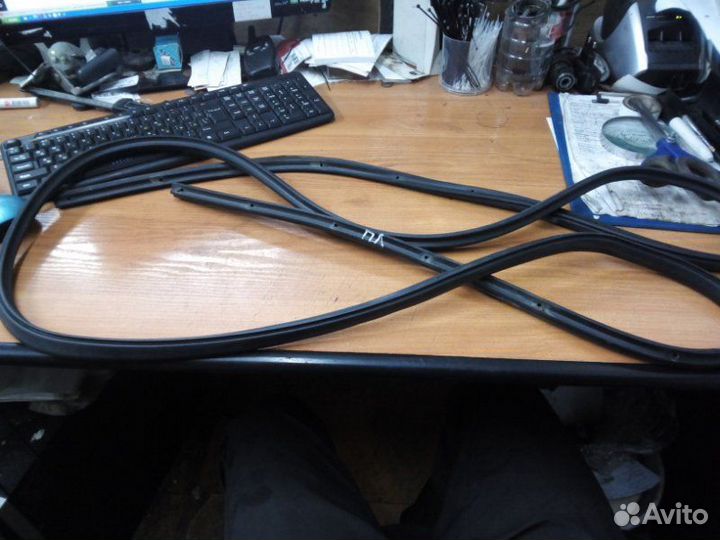 Уплотнитель двери передний левый Ford Mondeo 4