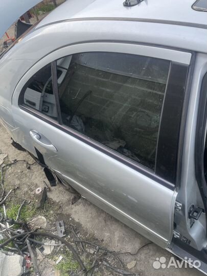 Дверь правая перед зад w203 мерседес