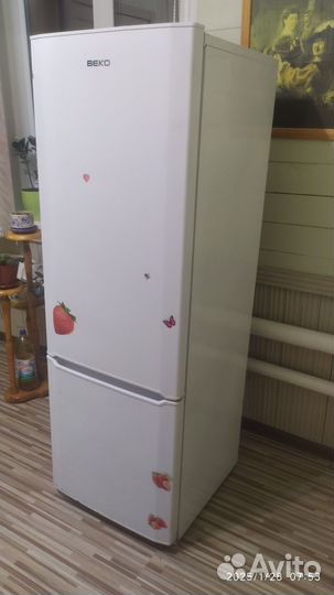 Холодильник веко