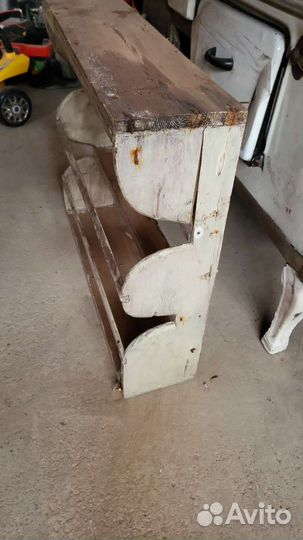 Посудник старинный