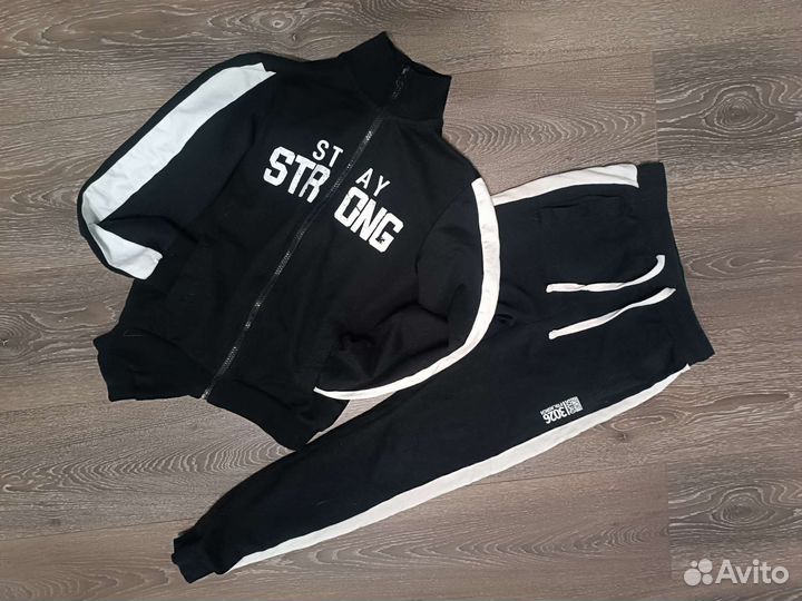 Спортивный костюм для мальчика 140