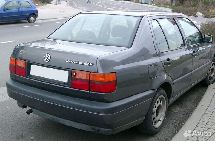 Фонарь в крышку багажника Volkswagen Vento 1992