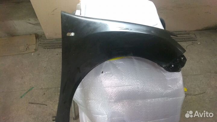 Крыло переднее правое Рено Сандеро Логан 2