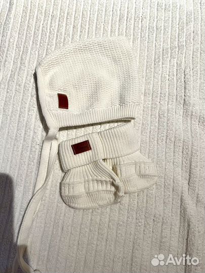 Шапочка и пинетки для новорожденного loom