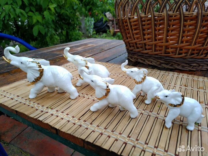 Слоны фарфоровые