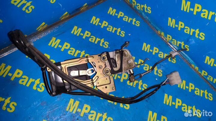 Замок двери передний правый Mazda Mpv LV5W lvlr