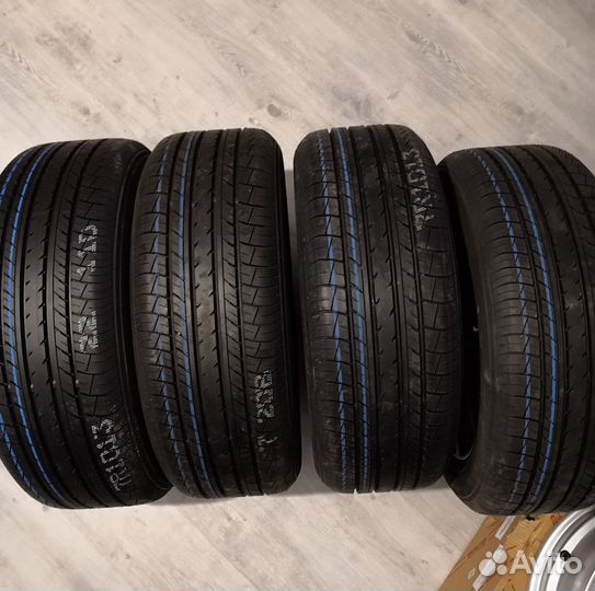 Yokohama BluEarth E70BZ 215/55 R17