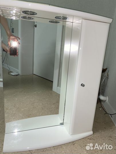 Полка в ванную с зеркалом