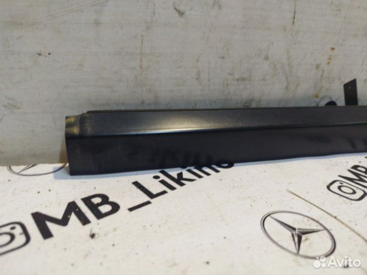 Молдинг стекла передний левый Chevrolet Tahoe