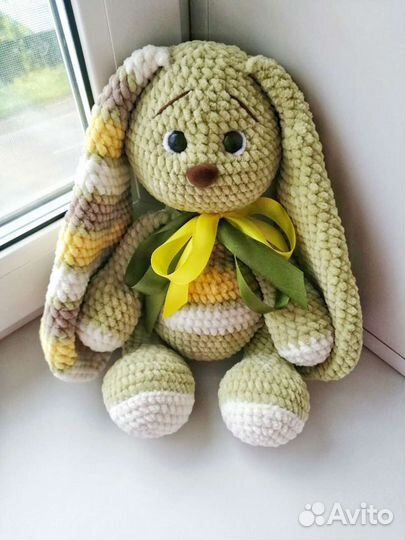 Вязаная игрушка заяц