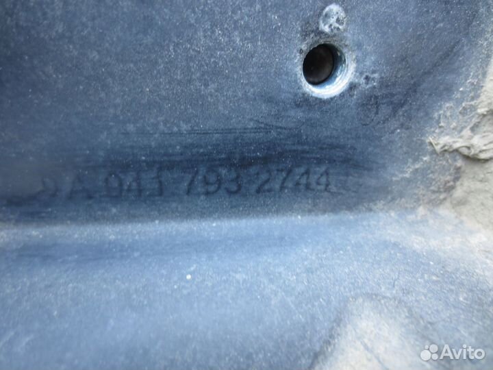 Кронштейн спойлера кабины Mercedes-Benz A941793264