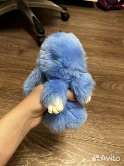 Пушистые брелки зайцы