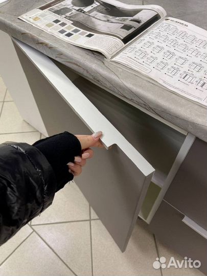 Кухня угловая в потолок