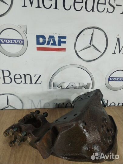 Кронштейн подвесного подшипника передний правый