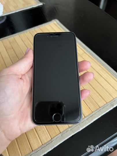 Телефон iPhone 6s