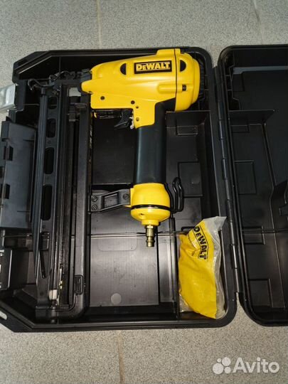 Пневматический пистолет DeWalt