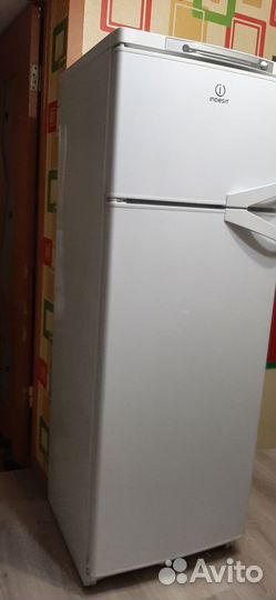 Продаётся холодильник indesit