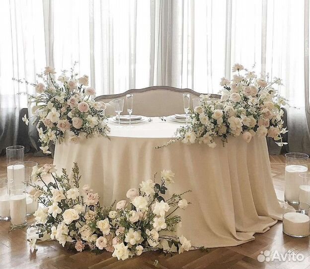 Украшение свадебного стола цветами