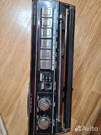 Портативная кассетная магнитола Sanyo M2670F