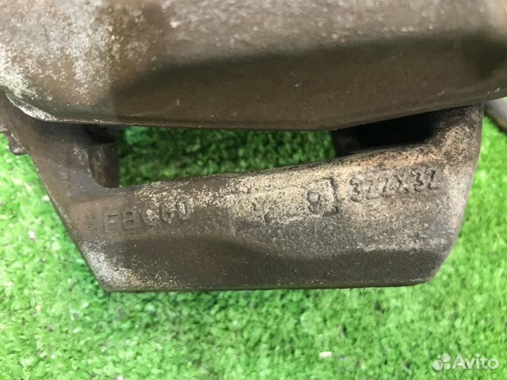 Суппорт тормозной передний правый Mercedes-Benz