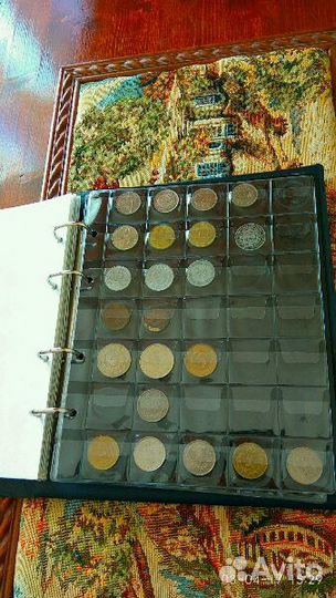 2 альбома монет