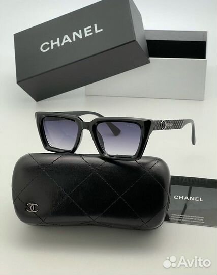 Солнцезащитные очки Chanel