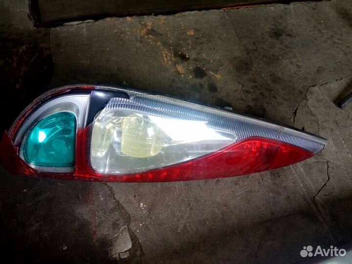 Фара задняя левая на Тойота Фанкарго