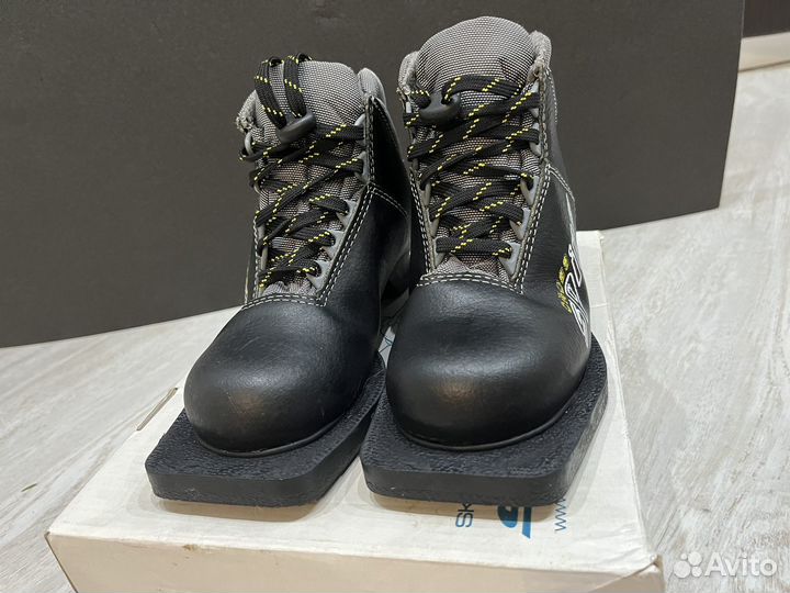 Лыжные ботинки детские 31р