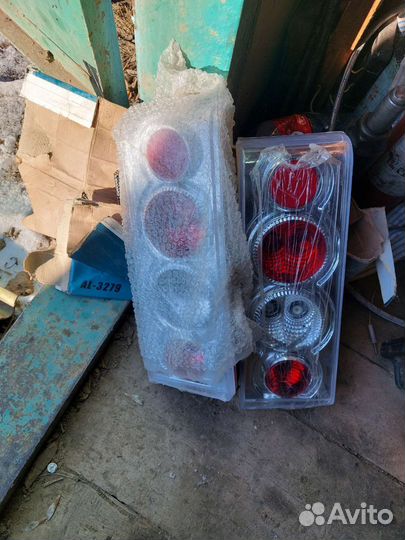 Продаю задние стопаки на ваз-2114