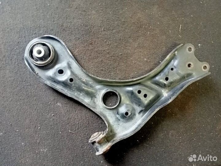 Рычаг подвески передний правый Volkswagen Polo